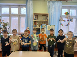 Конструирование "Лыжники" Конструирование "Лыжники".